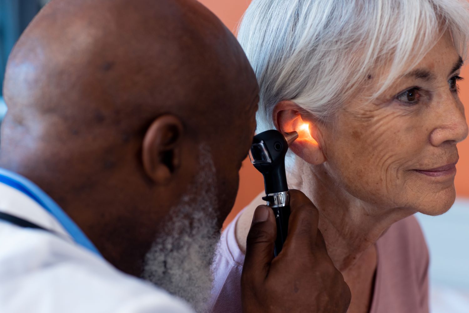 ทำความรู้จักกับหูหนวก หรือโรคหูหนวก โรคยอดฮิตในหมู่ผู้สูงวัย